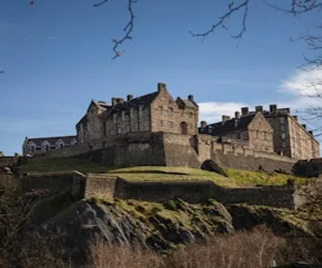 Edinburgh: Royal Mile Guided Walking Tour + Edinburgh Castle Fast Track Entry